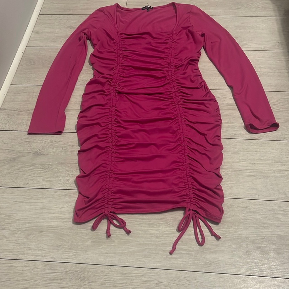 💗Pretty in fuchsia pink ruched dress size large💗